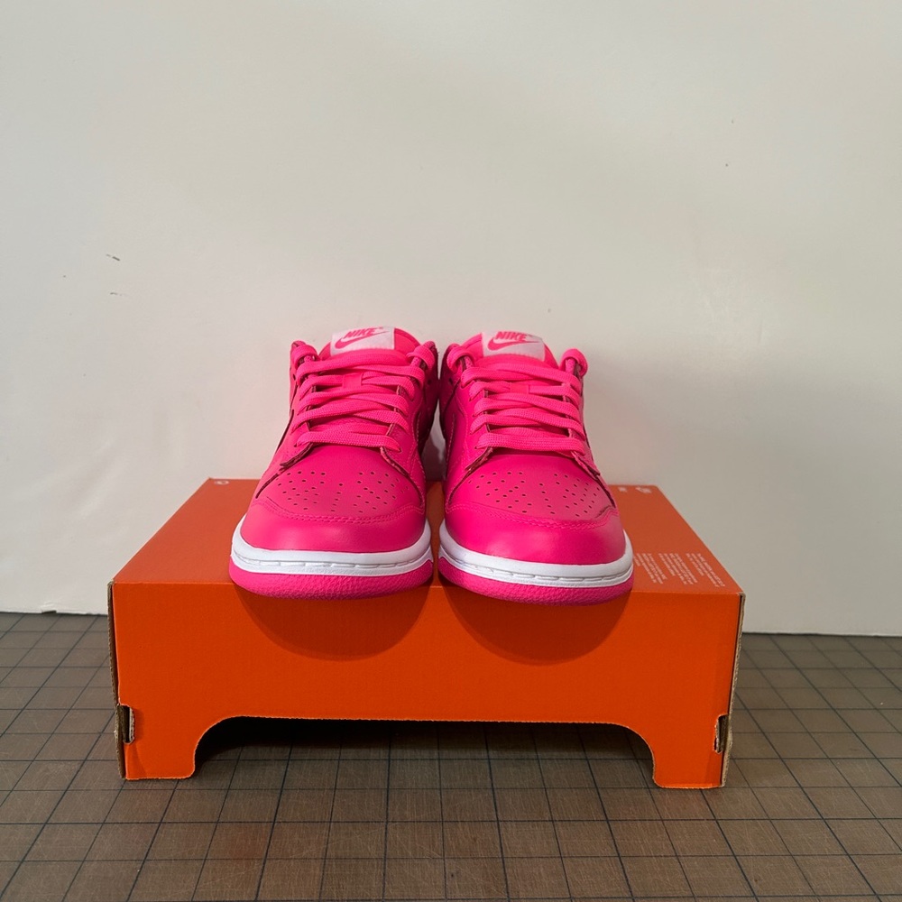 Nike Dunk Low ‘Hyper Pink’ Womens - Picture 2 of 6